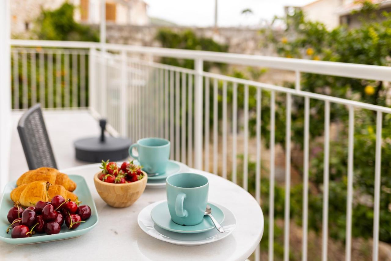 Jesliving Hvar - 2 Bedroom Elegant Apartment With Sea View In Historic Center Of Đảo Hvar Ngoại thất bức ảnh