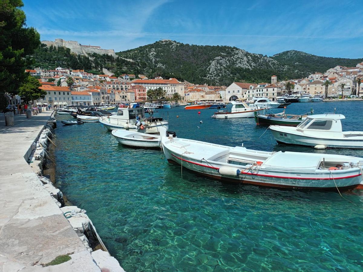 Jesliving Hvar - 2 Bedroom Elegant Apartment With Sea View In Historic Center Of Đảo Hvar Ngoại thất bức ảnh