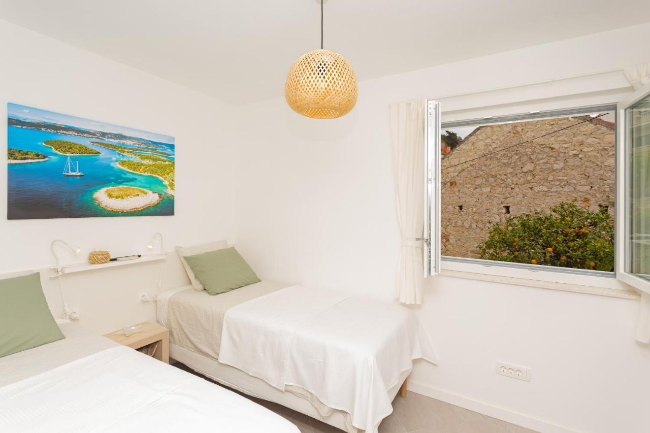 Jesliving Hvar - 2 Bedroom Elegant Apartment With Sea View In Historic Center Of Đảo Hvar Ngoại thất bức ảnh