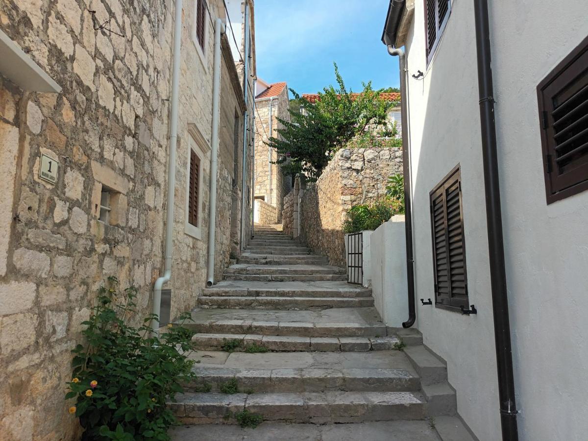 Jesliving Hvar - 2 Bedroom Elegant Apartment With Sea View In Historic Center Of Đảo Hvar Ngoại thất bức ảnh