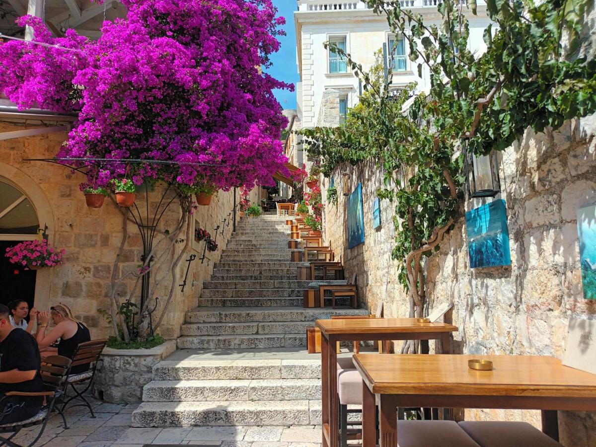 Jesliving Hvar - 2 Bedroom Elegant Apartment With Sea View In Historic Center Of Đảo Hvar Ngoại thất bức ảnh