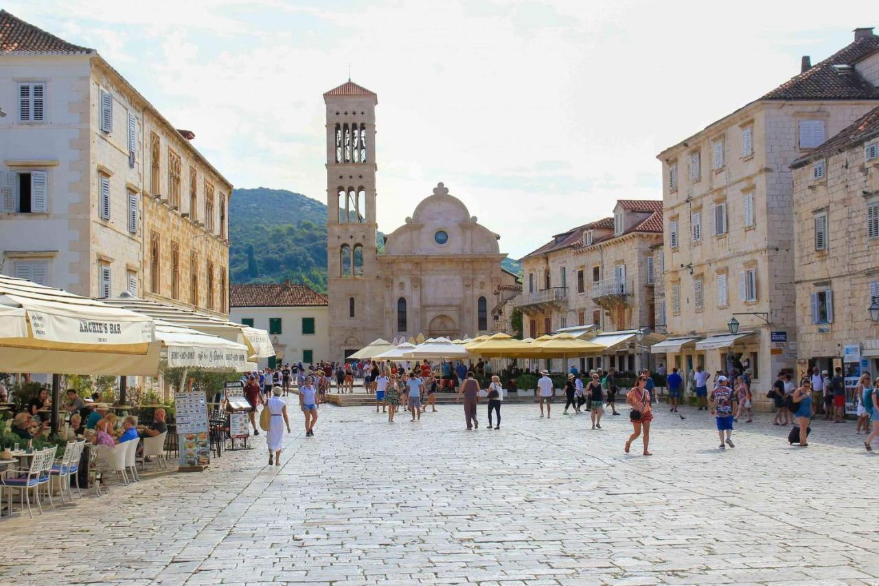Jesliving Hvar - 2 Bedroom Elegant Apartment With Sea View In Historic Center Of Đảo Hvar Ngoại thất bức ảnh