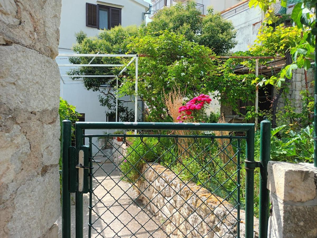 Jesliving Hvar - 2 Bedroom Elegant Apartment With Sea View In Historic Center Of Đảo Hvar Ngoại thất bức ảnh
