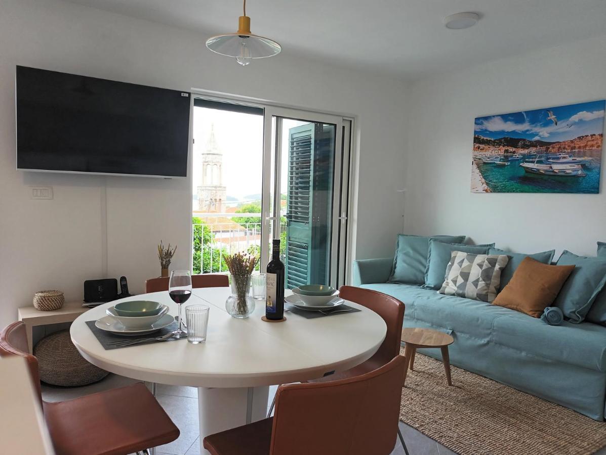 Jesliving Hvar - 2 Bedroom Elegant Apartment With Sea View In Historic Center Of Đảo Hvar Ngoại thất bức ảnh