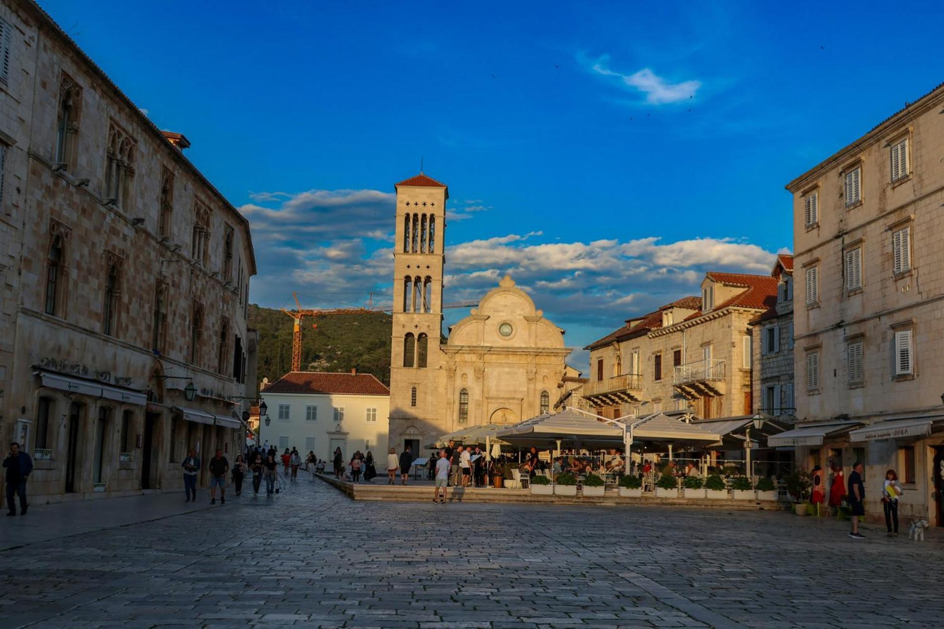Jesliving Hvar - 2 Bedroom Elegant Apartment With Sea View In Historic Center Of Đảo Hvar Ngoại thất bức ảnh